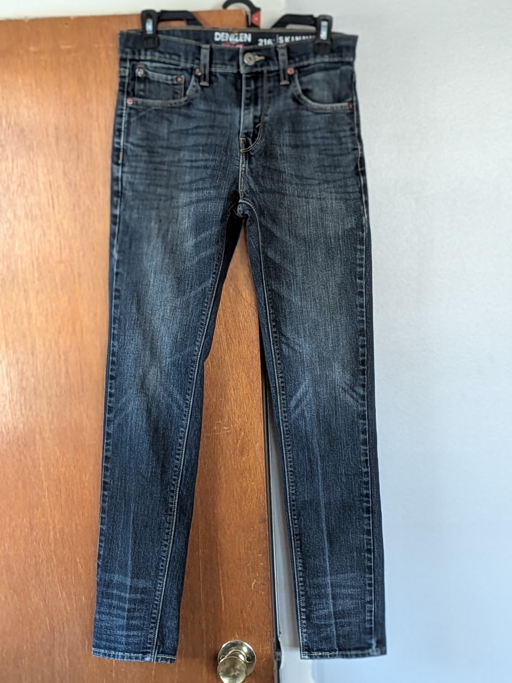 Denizen from Levi's Skinny Fit Mens Jeans in Dark Wash 30/32